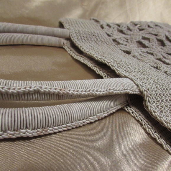 Adorable Woven Handbag - Picture 8 of 8